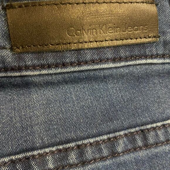 Calvin Klein Size 12 ladies jeans Ultimate Skinny Medium Wash Stretchy Comfy - Picture 9 of 9